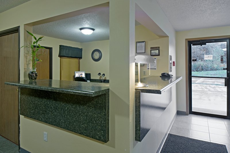Americas Best Value Inn - Marshalltown, IA