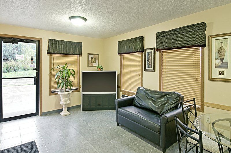 Americas Best Value Inn - Marshalltown, IA