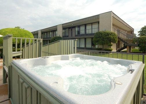 Quality Inn - Ennis, TX