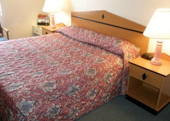 Econo Lodge Newton - Newton, KS