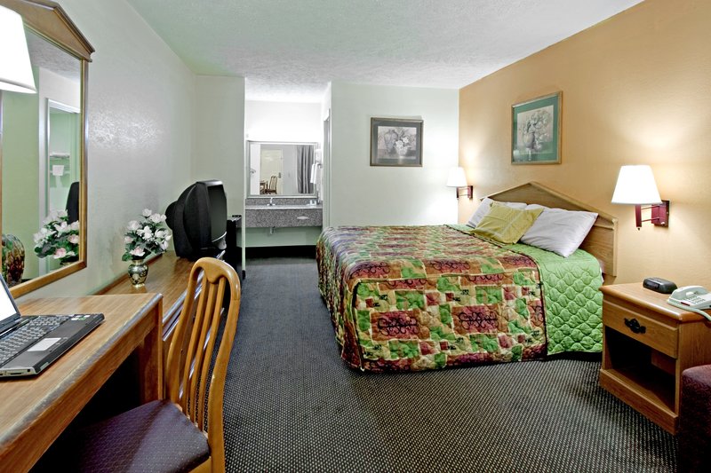 Americas Best Value Inn - Canton, MS