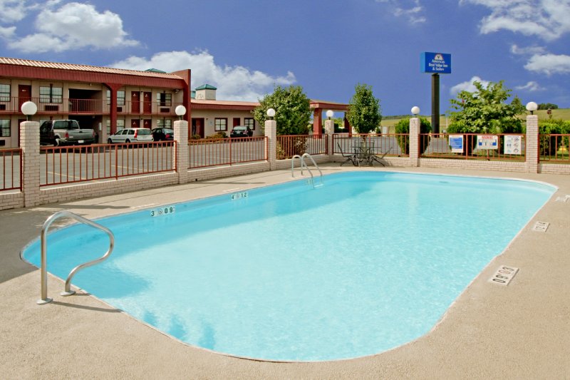 Americas Best Value Inn - Canton, MS