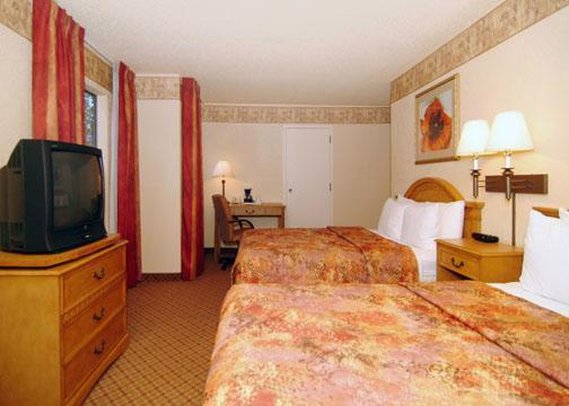 Clarion Hotel | 7620 Pan American East Fwy NE, Albuquerque, NM, 87109 | +1 (505) 823-1300