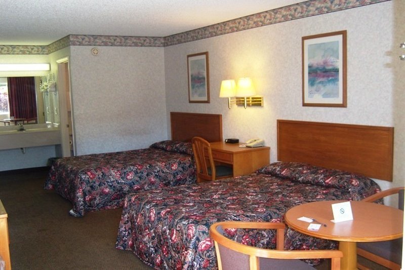 Red Roof Inn - Acworth, GA