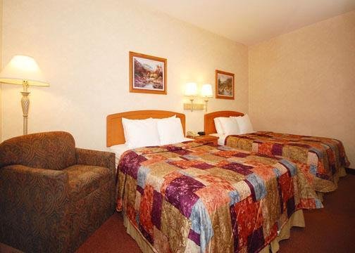 Sleep Inn & Suites Lake Of The Ozarks - Camdenton, MO