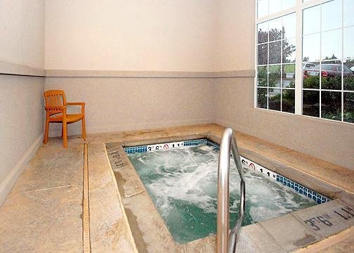 Sleep Inn & Suites Lake Of The Ozarks - Camdenton, MO