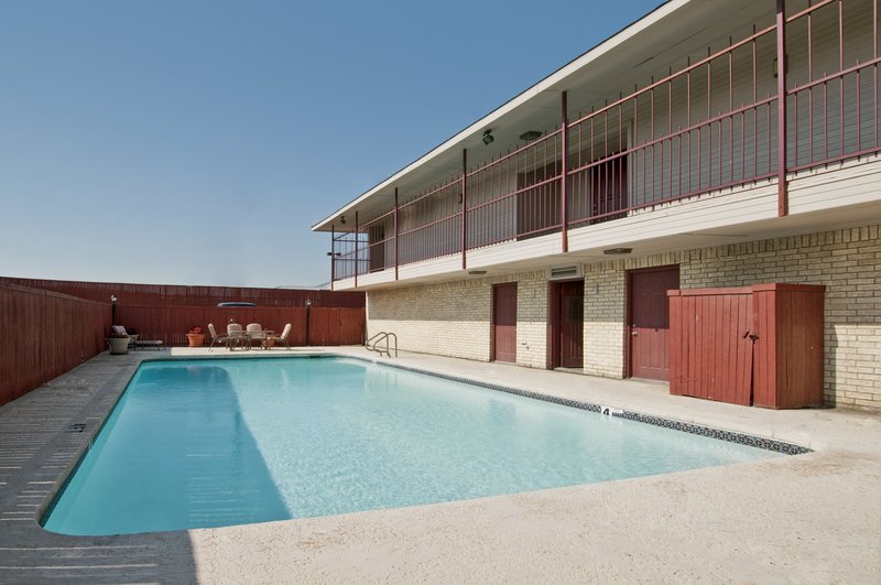 Midlothian Inn - Midlothian, TX