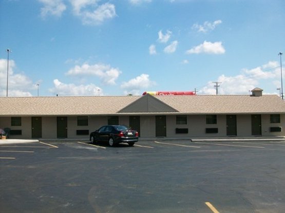 Economy Inn & Suites - Ashtabula, OH