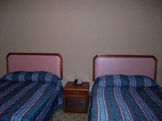 Economy Inn & Suites - Ashtabula, OH