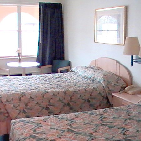 TRAVEL INN - Delaware, OH