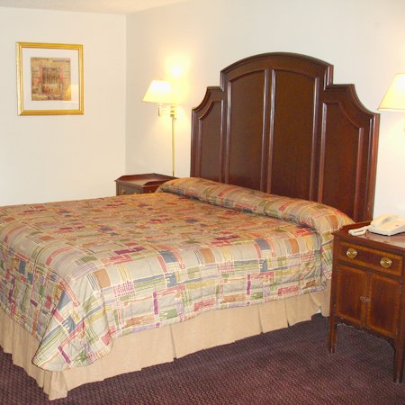 M-Star Hotel - Manning, SC