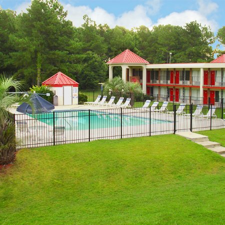 M-Star Hotel - Manning, SC