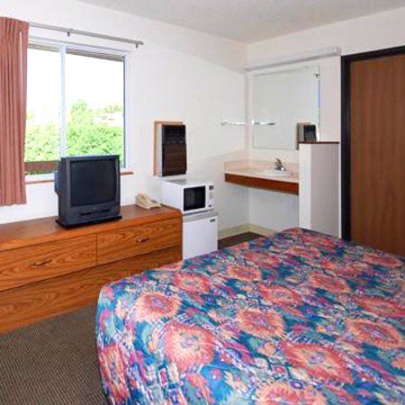 Dollar Inn Hot Springs - Hot Springs, SD