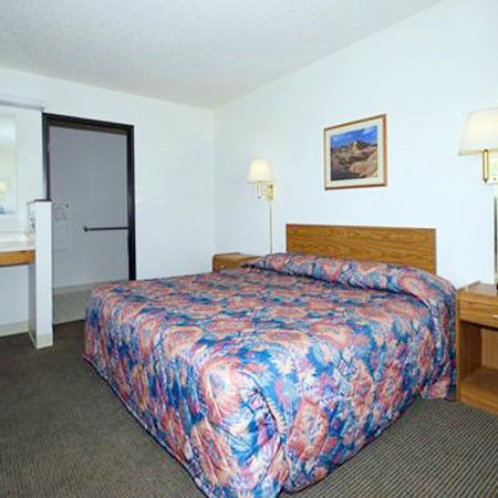 Dollar Inn Hot Springs - Hot Springs, SD