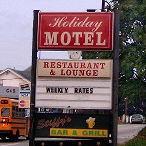 Holiday Motel - Waynesburg, PA