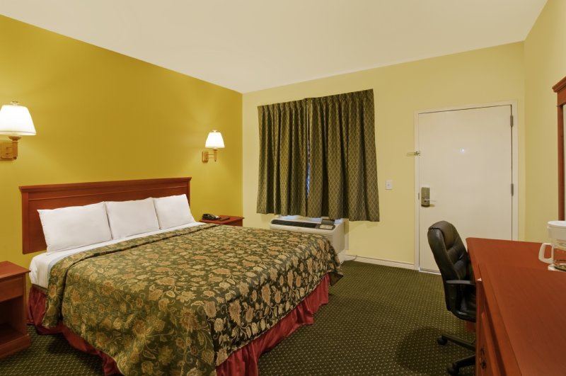 Americas Best Value Inn - Bedford, TX