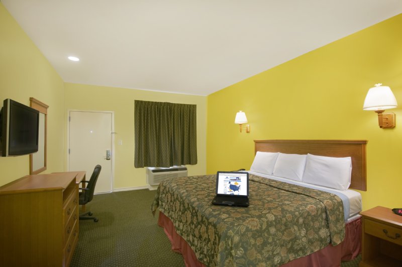 Americas Best Value Inn - Bedford, TX
