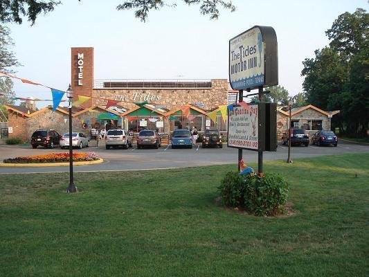 Tides Motor Inn - Locust Valley, NY