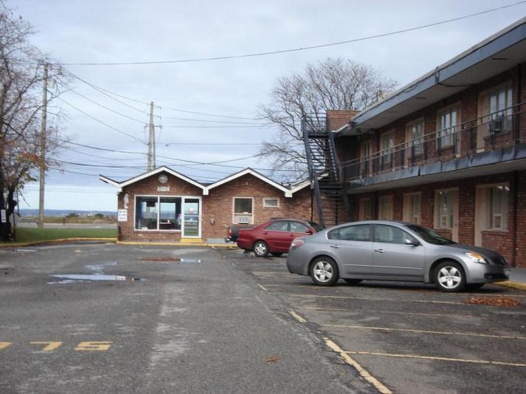 Tides Motor Inn - Locust Valley, NY