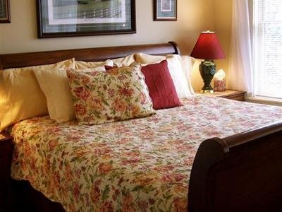 Lyndon House Bed & Breakfast - Lexington, KY