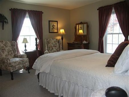 The Inn at Pleasant Lake - New London, NH