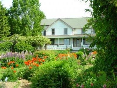 Berry Hill Gardens Bed and Breakfast - Bainbridge, NY
