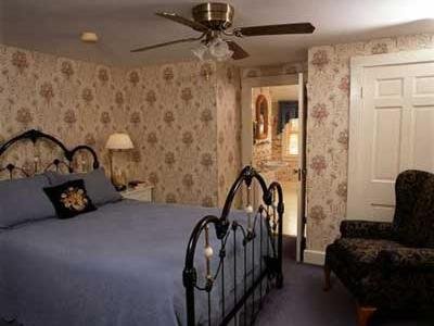 Old Harbor Inn
