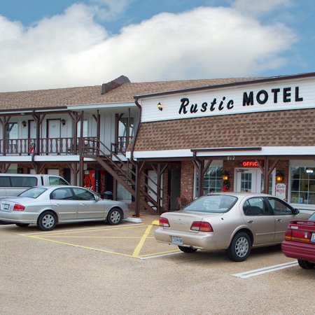 RUSTIC MOTEL - Rolla, MO