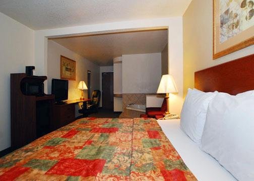 Rodeway Inn & Suites - Parsons, KS