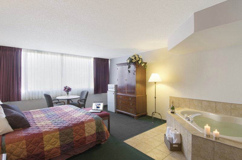 Americas Best Value Inn - Albert Lea, MN