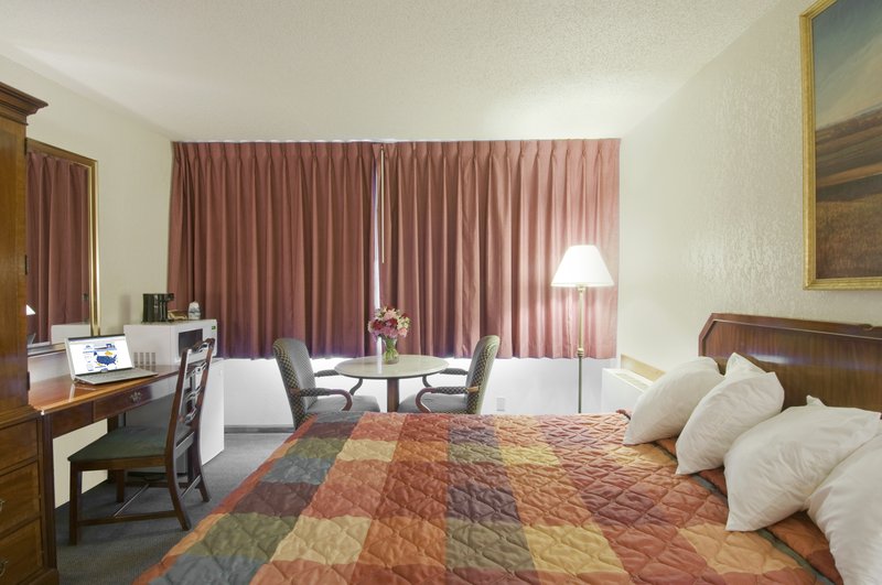 Americas Best Value Inn - Albert Lea, MN