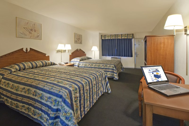 Americas Best Value Inn - Corona, CA