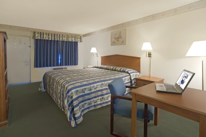 Americas Best Value Inn - Corona, CA