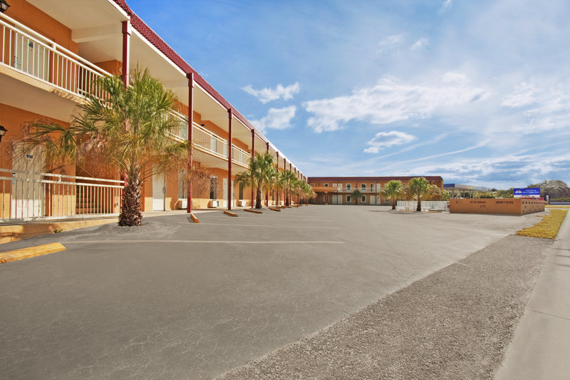 Americas Best Value Inn - Tavares, FL