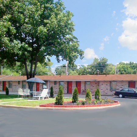 C & H Motel - El Dorado Springs, MO