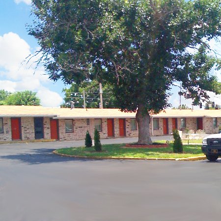 C & H Motel - El Dorado Springs, MO