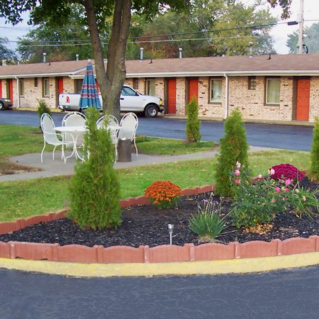C & H Motel - El Dorado Springs, MO