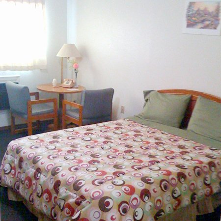 C & H Motel - El Dorado Springs, MO