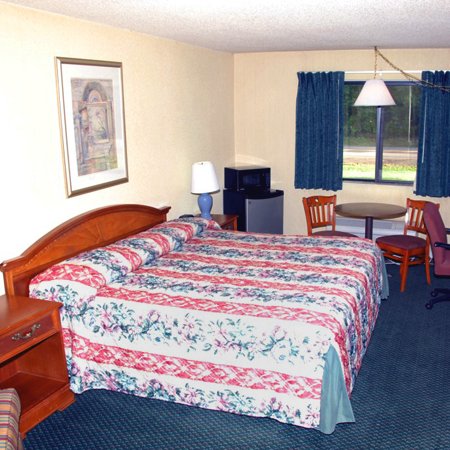 Americinn Delafield - Delafield, WI