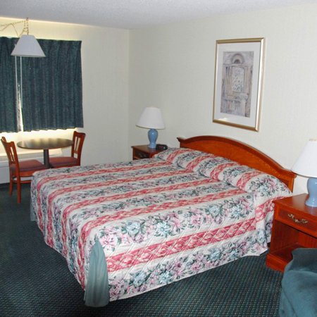 Americinn Delafield - Delafield, WI