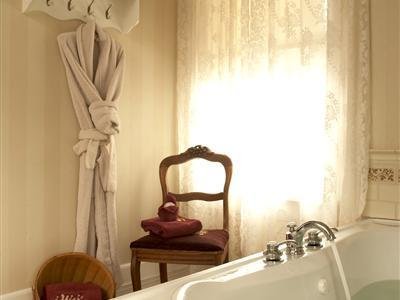 Whistling Swan Inn - Stanhope, NJ