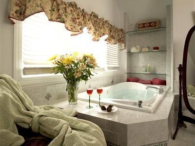 Whistling Swan Inn - Stanhope, NJ