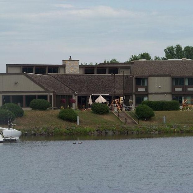 Barker's Island Inn Resort - Superior, WI
