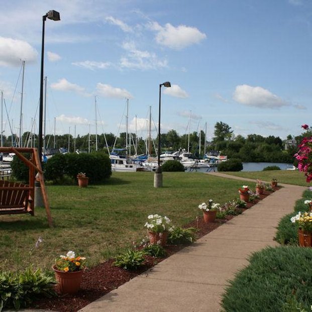 Barker's Island Inn Resort - Superior, WI