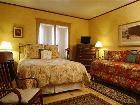 One Centre Street Inn B & B - Yarmouth Port, MA