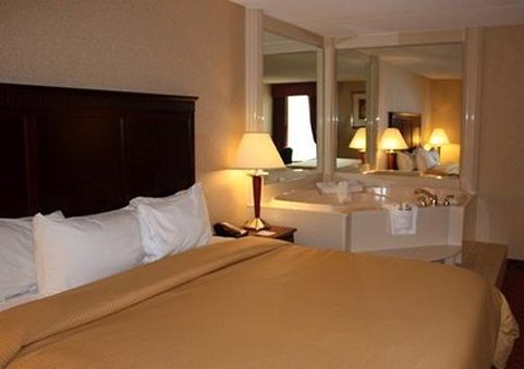 Clarion Inn & Suites Airport