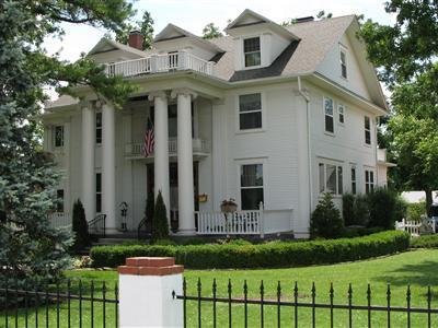 Dickey House Bed and Breakfast - Marshfield, MO