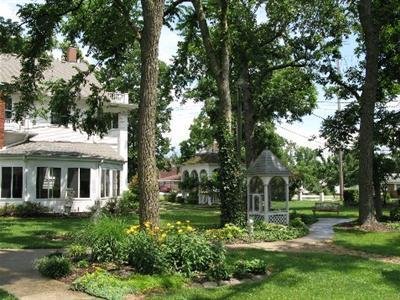 Dickey House Bed and Breakfast - Marshfield, MO