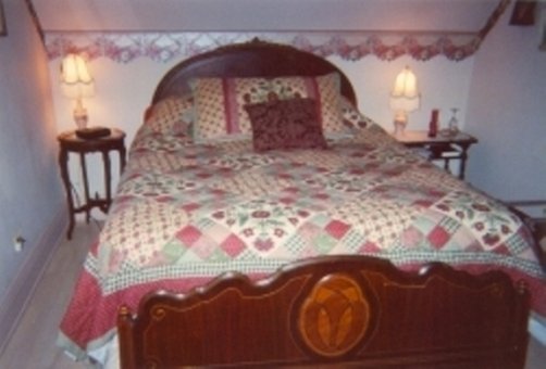 Homespun Country Inn - Nappanee, IN