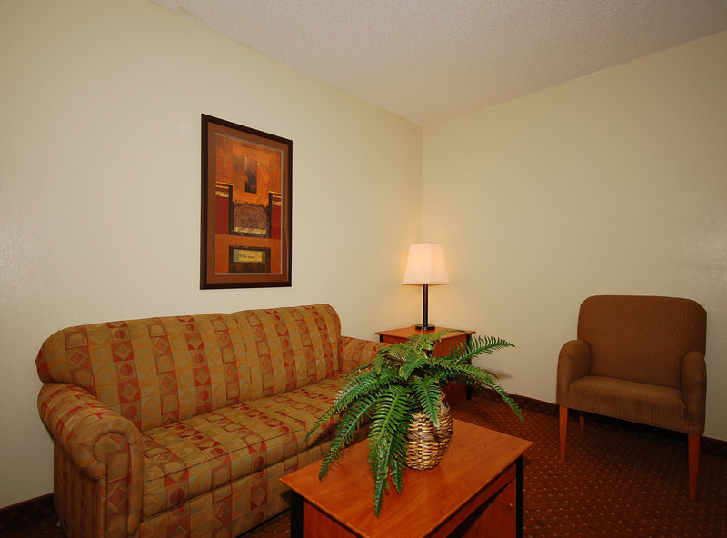 Baymont Inn & Suites Hinesville Fort Stewart Area - Hinesville, GA